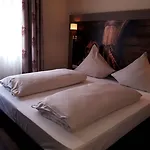 מלון Brauereigasthof Dachsenfranz 3*