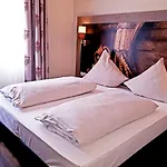 Brauereigasthof Dachsenfranz מלון 3*