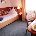 מלון Brauereigasthof Dachsenfranz 3*