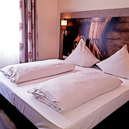 Brauereigasthof Dachsenfranz Szálloda 3*